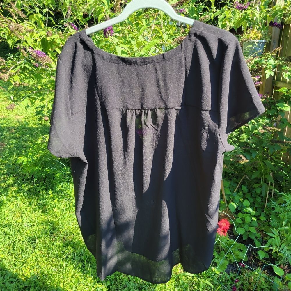 Black 1/4 Zip Top‎ - Picture 2 of 10